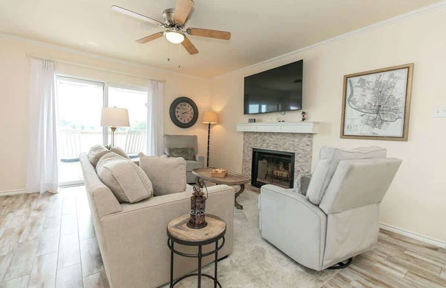 Cape Terrace Waterfront Oasis - Foto 12