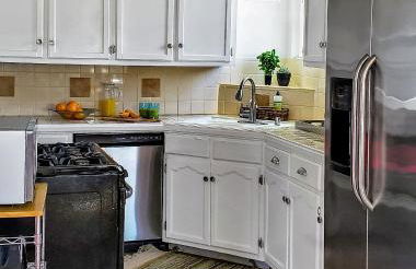 Top Location Walk to Dining, Shops & Near Beach CC E - Photo 6