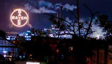 Im Herzen von Wiesdorf- Blick auf das BAYER-KREUZ -Appartement mit 2 Schlafzimmern & 3 Betten-für 4 Personen -Zentral gelegen - Friedrich Ebert Platz 5a , 4te Etage -kein Aufzug -Lift- Dachterrasse und Sauna - Kaution Pflicht - - Foto 2