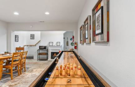 Scenic North Shore Stay w Games Near Snow Summit Lakeview Lodge by AvantStay - Foto 15