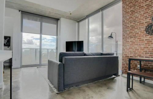 Sun-Splashed 1BR Condo unit in DWTN Miami with WFH - Foto 8