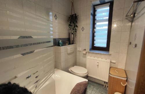 ansimali 1- Gemütliche FeWo mit Küche und Gartenblick in Grünhain-Beierfeld für Tierfreunde und Radliebhaber - Foto 24