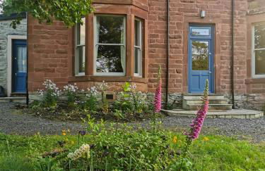 Jameswood Villa - Photo 3