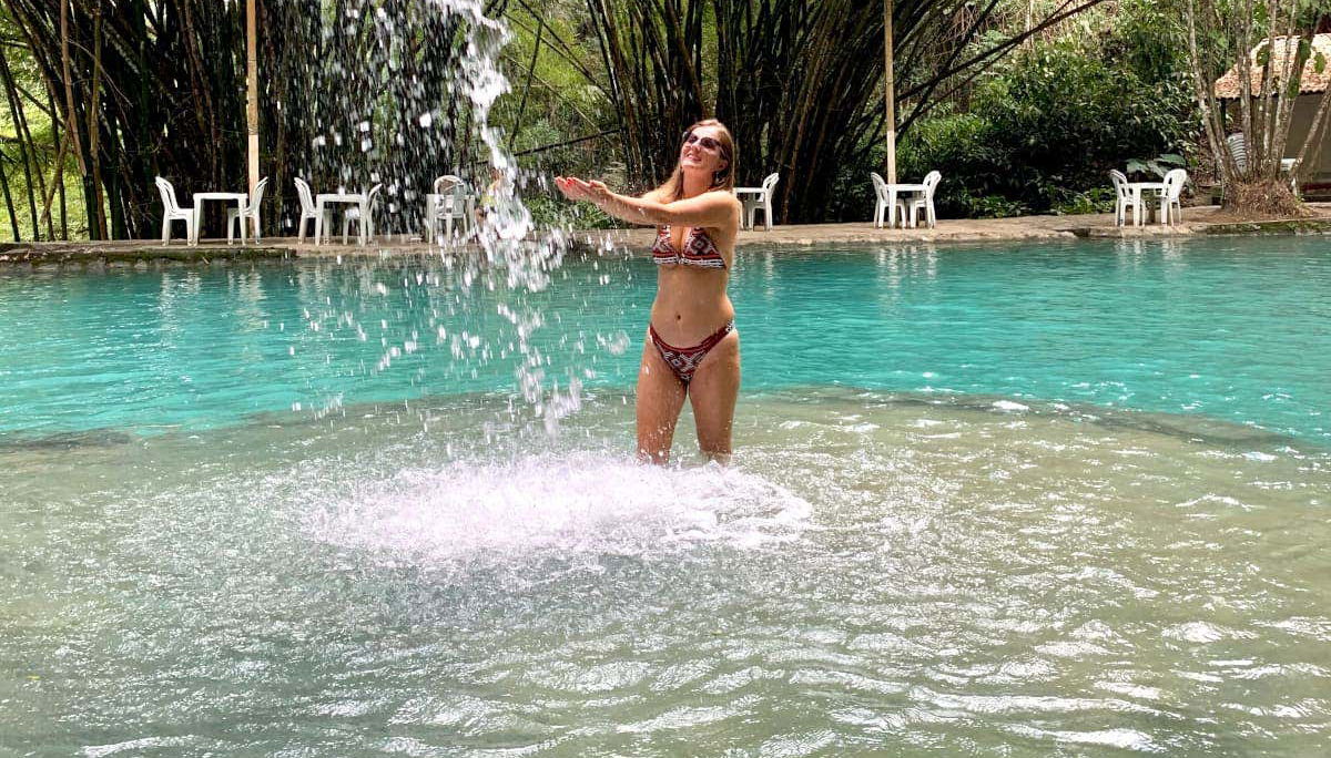 Baño en las piscinas naturales de Santa Tereza