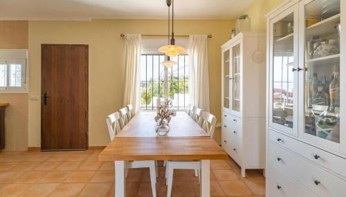 3 Bedroom Stunning Home In Coin - Photo 5