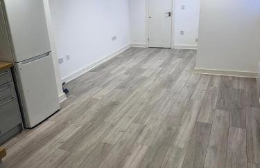 Epsom High Street Apartment 6 - Photo 2