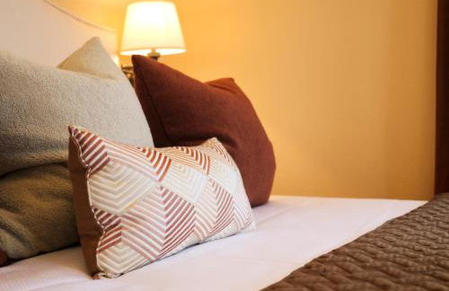 RedTail Inn - 3 Suites Sleeps up to 12 - Foto 59