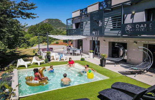 DANDELION GITE SPA Gorges du Tarn piscine jacuzzi rivière vue exceptionnelle villa nature design - Photo 1