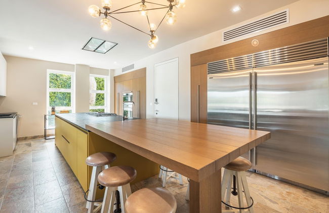 Spacious Villa w Pool Garden Views - Photo 11