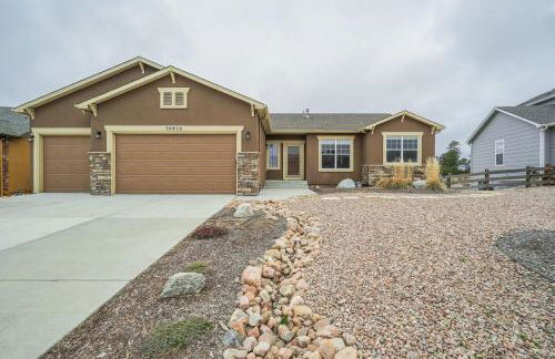 Mountain Breeze Villa w Mountain Views and Air Hockey - Foto 41