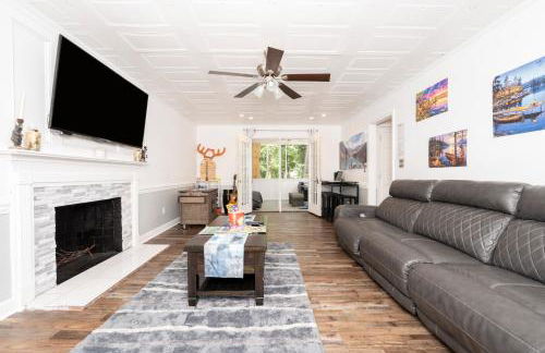 Kernersville King Beds Hot Tub Arcade Firepit - Photo 8