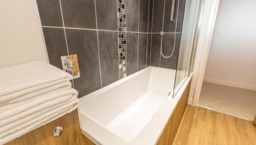 The Avenue Apartment - Foto 3, towels, Shower