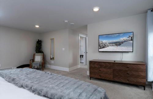 Updated Family-sized Home in Heart of Rutland, Near Slopes, EV Level 2, Hot Tub - Photo 21