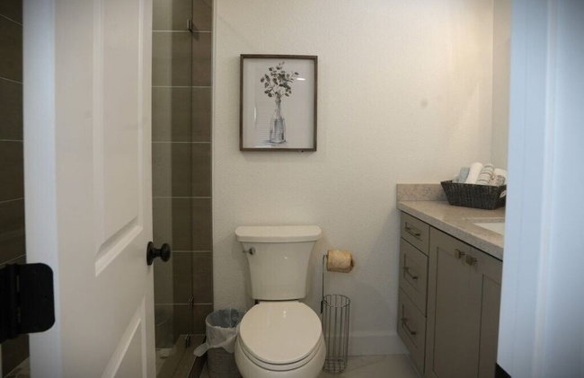 Awesome 5 Bedroom 3 Bath Pool Home With In-ground Jacuzzi - Foto 47