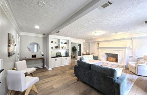 Cozy 5BR Family Retreat Firepit Games Patio - Foto 7