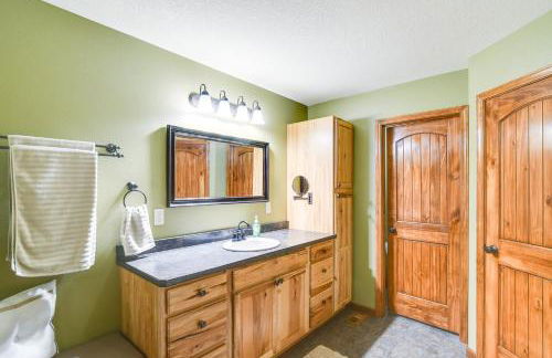 6 Mi to Dtwn Pella Riverfront Cabin with Game Room! - Foto 15