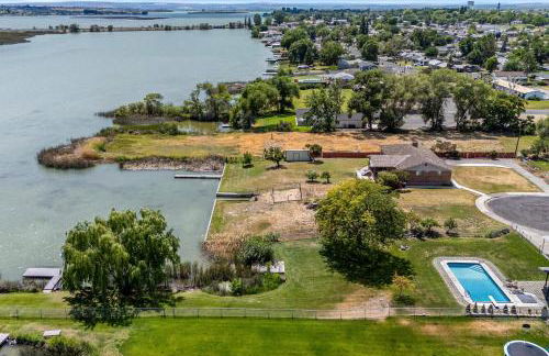 Lakefront Washington Home with Private Pool and Sauna - Foto 44