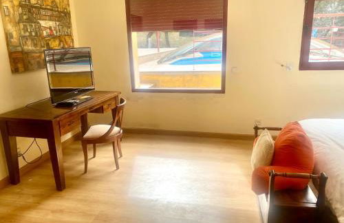 Chalet con piscina vistas y salida a parque natural - Foto 9