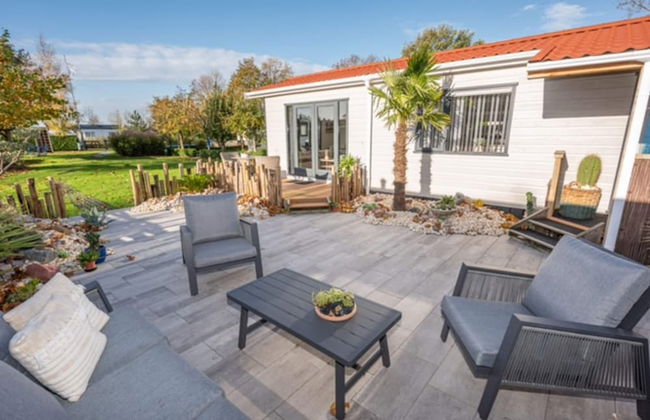 Chalet in Goedereede Near North Sea Beach - Photo 10