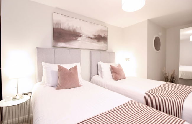 Beautiful Central Windsor Apartment - Photo 2