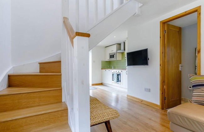 Charming 2-bed Cottage, Beautiful Views, Knutsford - Photo 13