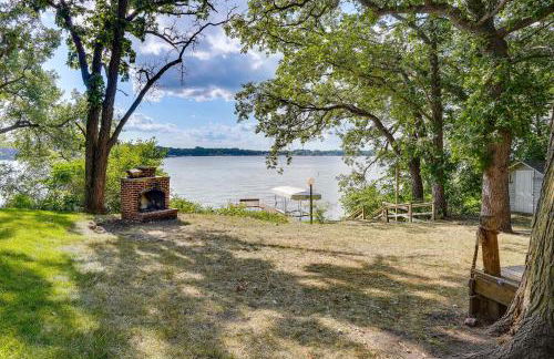 Waterfront Spirit Lake Vacation Rental with Dock! - Foto 28