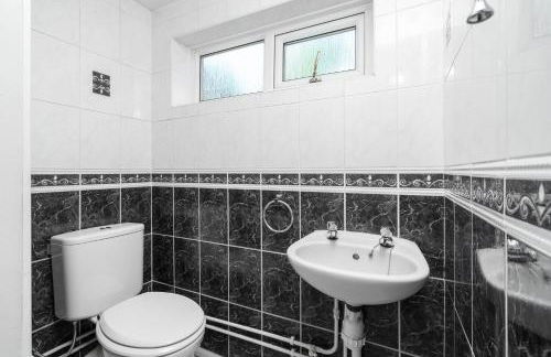 Modern 4 bedroom home ideal for Contractors, Groups and families ,FREE parking for multiple vehicle's - Foto 29