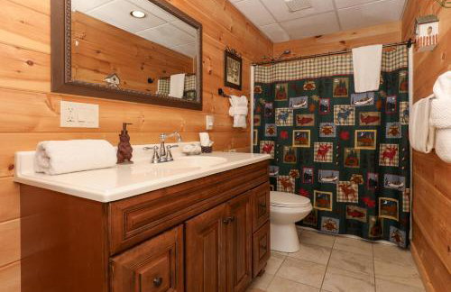 3-Story Private Cabin with Hot Tub and Fire Pit - Foto 23