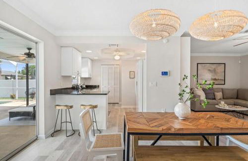 Stylish coastal retreat with Heated Saltwater pool - Foto 19