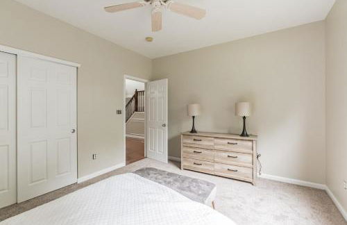 Incredibly Spacious Carmel Home with Fully Equipped Kitchen - 4700 Sq Ft! Sleeps 15! Pet Friendly! home - Foto 23