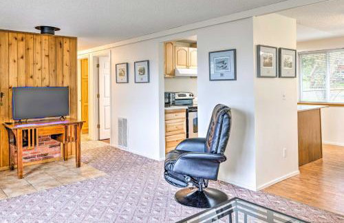 Walkable Sitka Getaway with Community Perks! - Foto 7