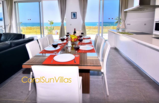 Blue - Beach Front Spectacular Villa Sleeps 10 - Foto 62