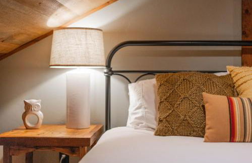 Frontier Cabin by Twin Beds Vacation Homes - Photo 26