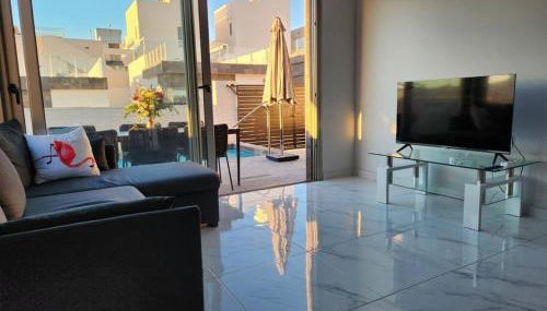 Fee4Me Villa, Pool, Roofterrace & Relax - Foto 3