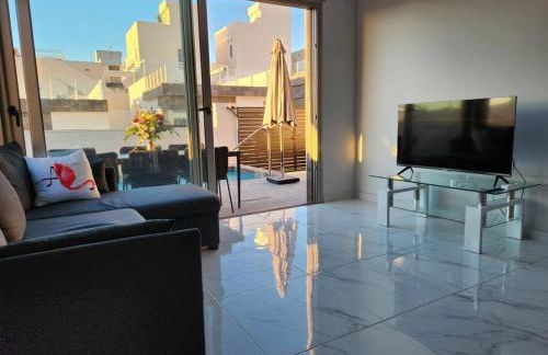 Fee4Me Villa, Pool, Roofterrace & Relax - Foto 3