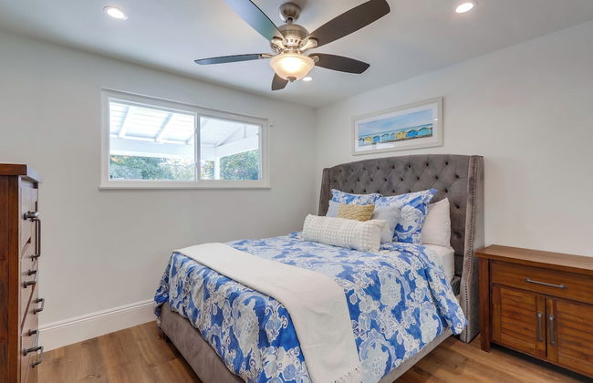 Gorgeous Upgraded 5 Bedroom & 3 Bath Home with pool - Photo 7