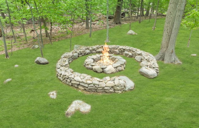 Fall Getaway With Hot Tub Fire Pit and Games - Photo 52