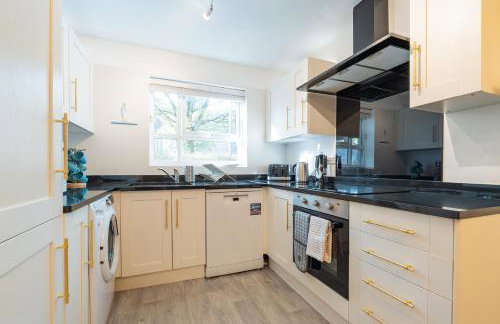 Cheerful 4-bedroom house with multiple car parking - Foto 8