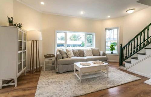 Luxurious 5 BR Home in the Heart of Sylvan Beach - Foto 2