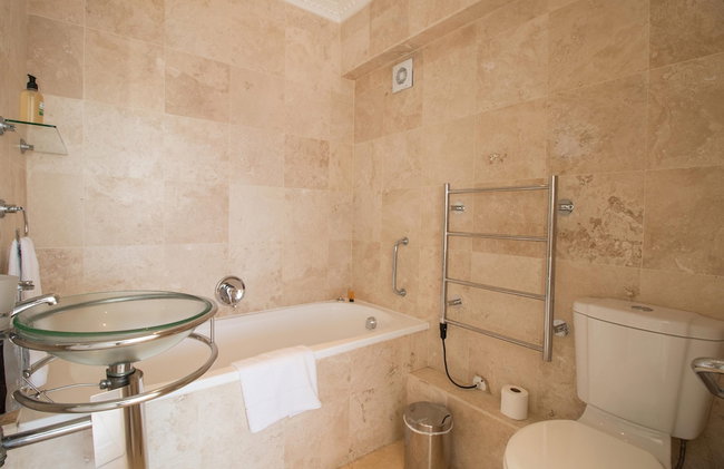 Third Floor sea Facing 2 Bedroom Apartment With Balcony - Photo 9
