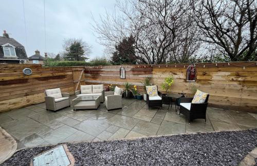 Private, Modern and Detached Garden Apartment - Photo 19