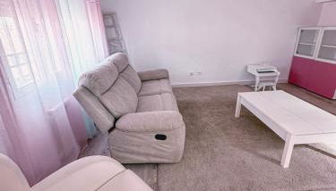 Casa rosa completa-patio- BBQ-columpios-buhardilla - Foto 5