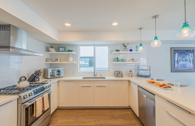 Seaside Style by Avantstay Rooftop Walk to Beach Chic Design - Photo 13