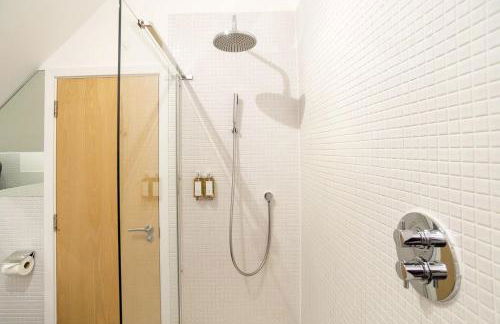 Trewhiddle Retreat V11 by Together Travel - Luxury 4-Bedroom Villa - Foto 37