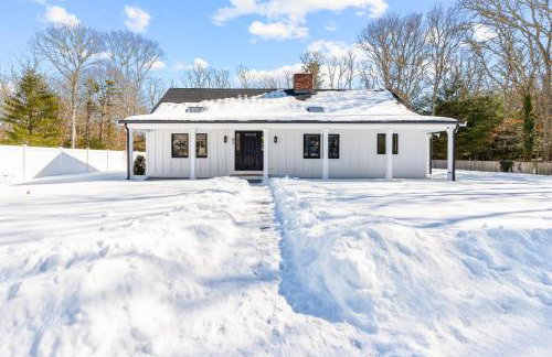 New Family Coastal Retreat Game Room Firepit - Photo 1