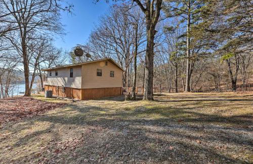Cozy Beaver Lake Cabin with Waterfront View and Kayaks - Foto 32