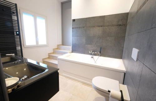 vacation rental with pool and poolhouse, close to arles in moulès- sleeps 8 - Foto 6