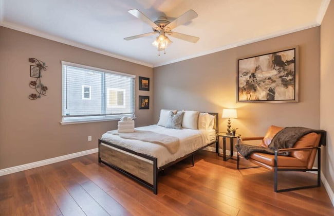 Marbella Lane - Charming 4BR Bungalo for Relaxing Retreat - Photo 10