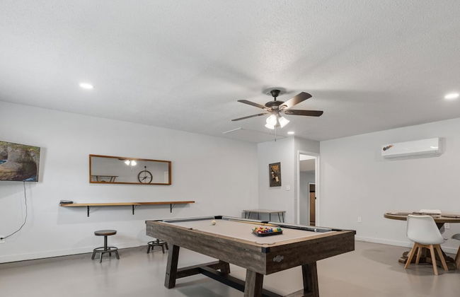 Spacious 8BR Modern Retreat Pool Table RV - Photo 30