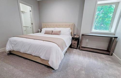 Magazine-Featured Mansion, Golf Green, Casino, etc - Foto 26